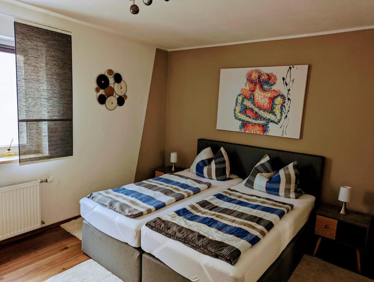 Ferienwohnung Jobst - Ruhig Mit Blick Ins Gruene Nittenau Екстер'єр фото